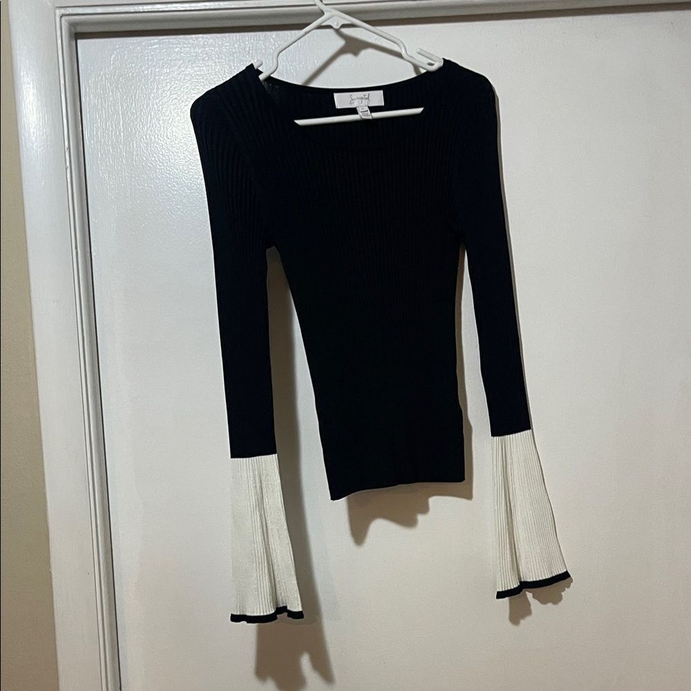 Scripted Black Ribbed Long-Sleeve Top with White Bell Cuffs read description**